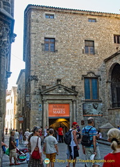 Museu Frederic Marès, an art and sculpture museum at Plaça de Santiu