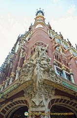 Front facade of Palau de la Musica