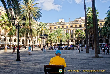 Placa Reial - an elegant and lively square in the Barri Gotic