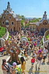 The main entrance at Carrer d'Olot