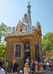 This main entrance pavilion is the Parc Güell  shop