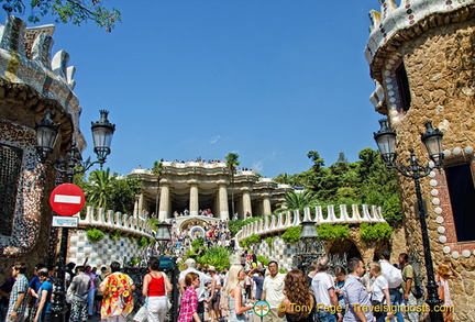 A busy entrance to Parc Güell