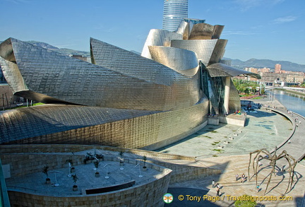 Guggenheim Bilbao was intended to look like a ship