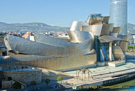 The Iberdrola tower, the Guggenheim and Maman