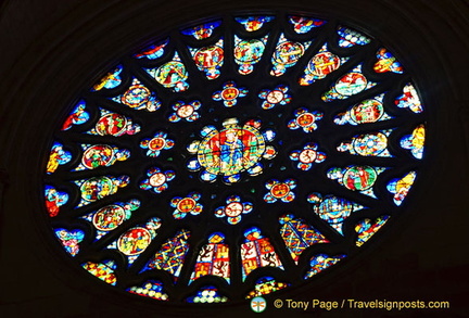 South Facade: Rose window above the Puerta del Sarmental