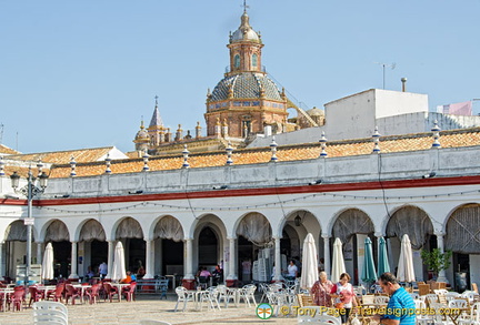 Neoclassical-style courtyard surrounded by porticoed galleries