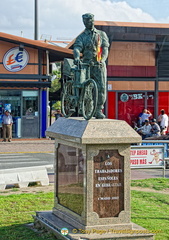 A los trabajadores Espanoles en Gibraltar - a dedication to Spanish workers in Gibraltar