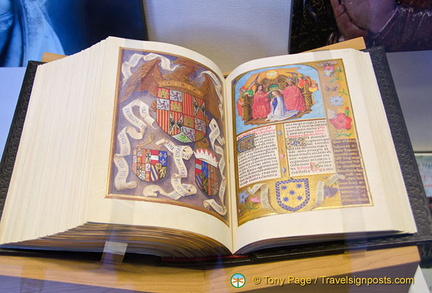 Book in the entrance hall of the Capilla Real