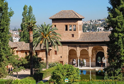 Palacio del Partal: This portico has five arches and it overlooks a large pool 