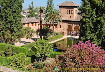 Palacio del Partal: View of the portico and the Damas Tower