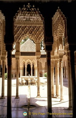 Patio de los Leones: Courtyard of the Lions