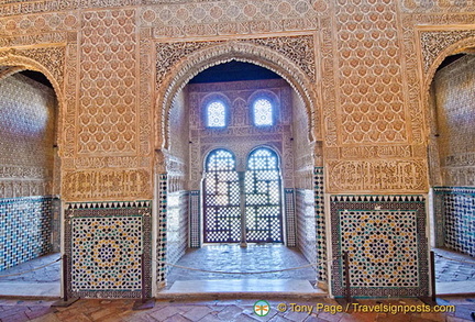 Salon de Embajadores: Hall and doorways