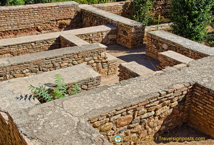 Dryland: Remains of houses and kilns