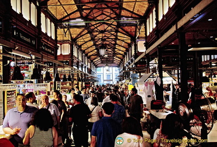 A very busy Mercado San Miguel