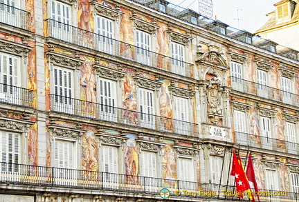 Mythological figures on La Casa de la Panadería