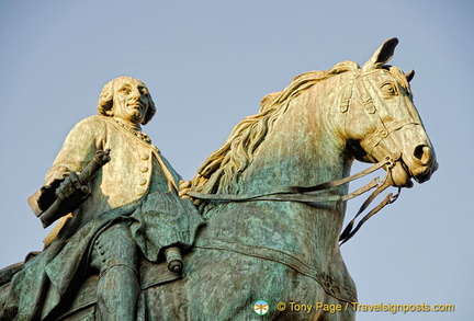 Statue of King Carlos III