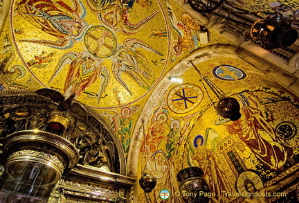 The nine silver lamps represent the eight Catalan dioceses and the Community of Montserrat