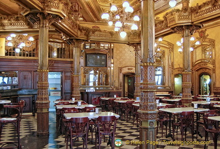 Restaurant area of the Cafe Iruña 