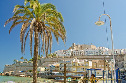 There are many beaches in Peñíscola and the closest to the old town is the North beach