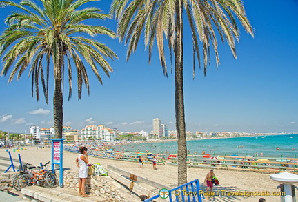 Peñíscola's North beach is 5km long