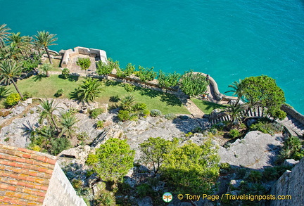 The botanic gardens of Pope Luna's Castle