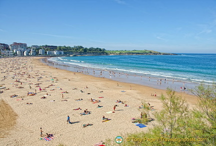 The beach to the left of the Piquío Gardens is less crowded, but it is also more windy 