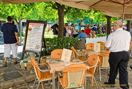 Restaurante La Cueva in the Barrio de Santa Cruz