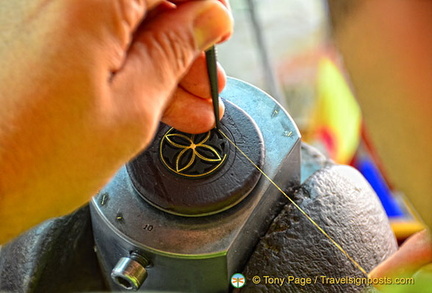 Inlaying the gold thread