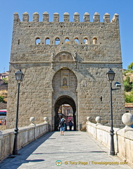 Defensive towers at each end of Puente de San Martin