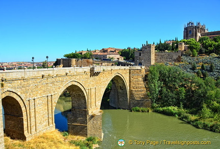 Looking back at the Puente de San Martin