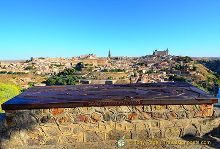 A viewing panel explains the landmarks of Toledo