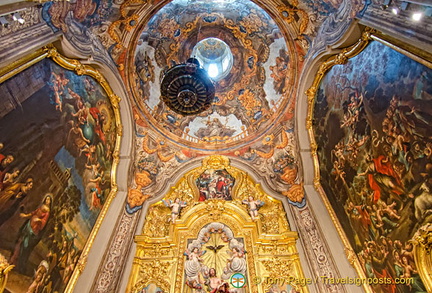 Basilica del Pilar: The Central Dome is 80 metres high