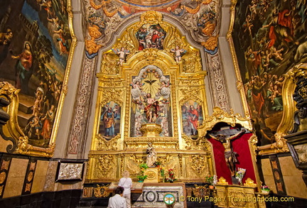 Basilica del Pilar:  Under the altar table is a tomb with remains of the great Bishop of Zaragoza