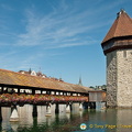 Lucerne's famous Chapel Bridge and Water Tower (977 visite) The Chapel Bridge is the world's oldest covered wooden bridge. Lucerne's famous Chapel Bridge and Water Tower