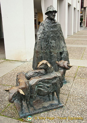 Lucerne (880 visits) Lucerne