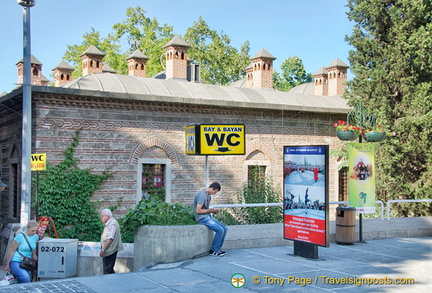 Public convenience in Koza Park