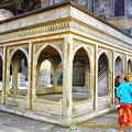 Muezzin's Loge - A muezzin is the person who gives the call to prayer in a mosque (1865 visitas) This Muezzin's loge was built during the reign of Sultan Murad III (1574-1595).
[Hagia Sophia - Ista... Muezzin's Loge - A muezzin is the person who gives the call to prayer in a mosque