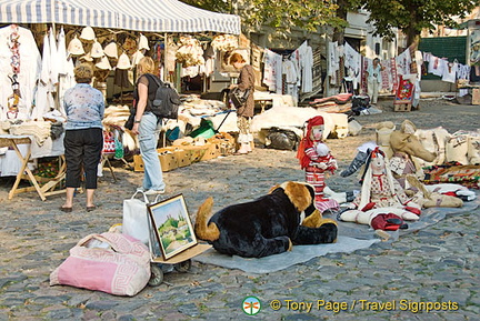 St Andrew's Church and Flea Market, Andriyivsky uzviz (St Andrew's Descent), Kyiv (Kiev)