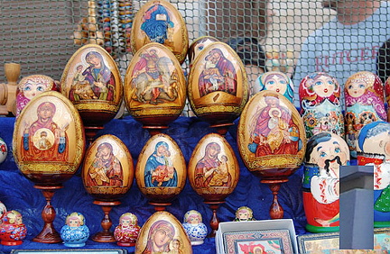 St Andrew's Church and Flea Market, Andriyivsky uzviz (St Andrew's Descent), Kyiv (Kiev)