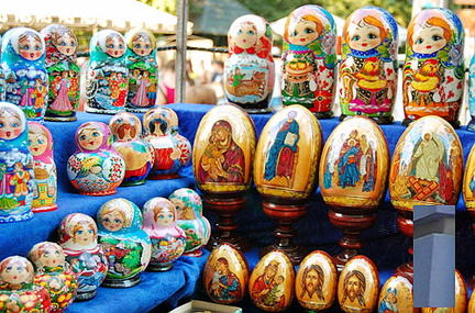 St Andrew's Church and Flea Market, Andriyivsky uzviz (St Andrew's Descent), Kyiv (Kiev)