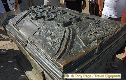 Malakoff Hill: Bronze map of the Malakhov barrow fortifications