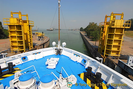 Zaporozhye dam and lock