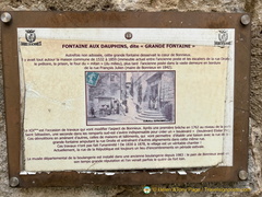 Bonnieux Fontaine aux Dauphins