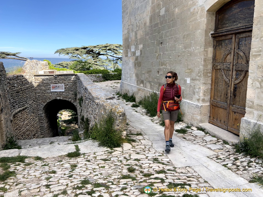 Exploring Bonnieux upper town