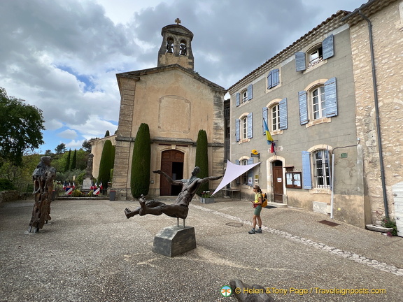 Joucas church and Mairie