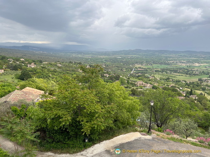 A steep climb up to Gordes