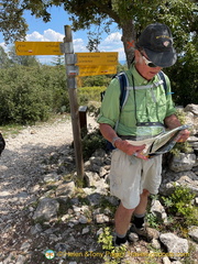 Fontaine de Vaucluse is 4.3 km from here