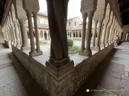 Abbey of Santa Maria cloister