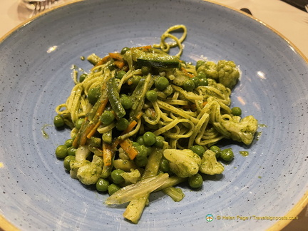 Tagliolini with crunchy vegetables