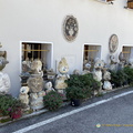 Amusing stonework (1005 visingar) Things to buy, but a bit hard to carry on our walk. Amusing stonework
